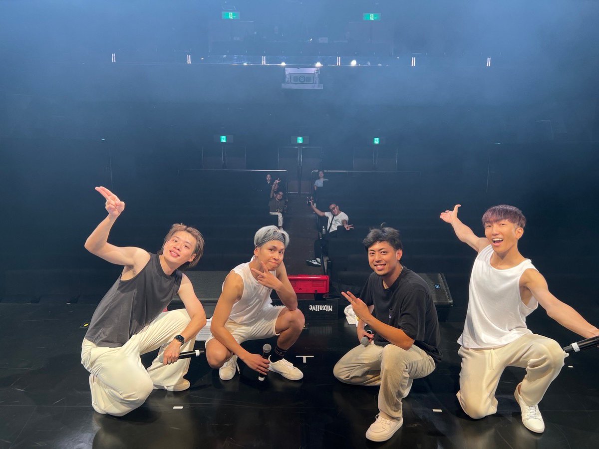 zanpa_official's tweet photo. 池袋Theater Mixaで開催された「ザンパサマーバケーション」そして「斬暑お見舞い〜THE夜もザンパレ〜」が終了しました。

皆様のおかげで、斬波によるエンターテインメントのさらなる可能性を見出せた2日間となりました。
これからも斬波と共に最高の景色を見に行きましょう🌊

最高の夏休みをありがとうございました。

そして12/15(金)日本橋三井ホールにて開催の「Hop!Step!!En-POP!!!」もよろしくお願いします！！

#ザンバケ
#ザンパレ