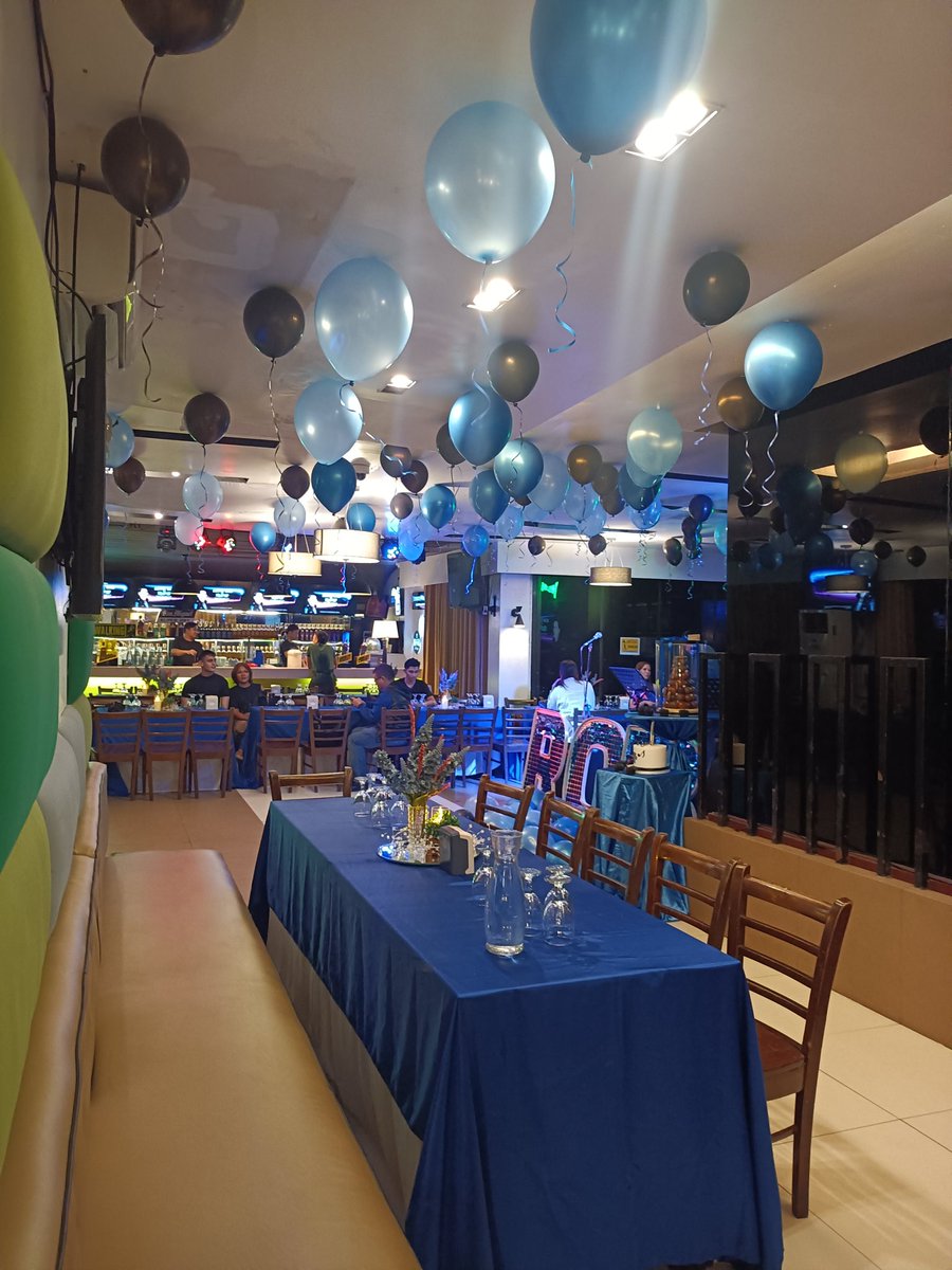 The venue! Waiting for the guests! 

BENTE UNO SI ROB
#RobBlackburn | <a href="/_robblackburn/">Rob Blackburn</a>