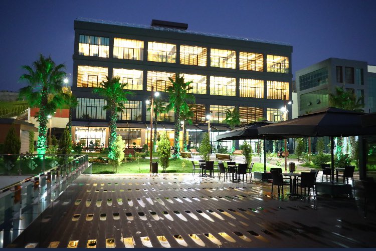 Üniversitemizin ön lisans ve lisans programlarına yerleşen öğrencilerimizi kutluyor👏💐, başarılar diliyorum.

Üniversiteniz;
✅Güvenli ve huzurlu bir ortamda,
✅Sayısız sosyal, spor ve sanatsal imkânları ve
✅Çevreci kampüsüyle

En iyi eğitim almanız için hizmetinizdedir.
<a href="/hkunv/">Hasan Kalyoncu Üniv</a>