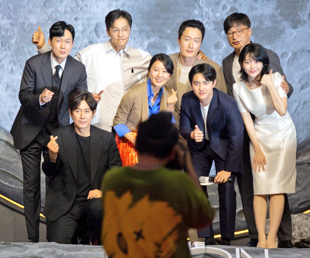 #KimYongHwa's #TheMoon has surpassed 500k cumulative audiences at the Korean Box Office!

#김용화 #dohkyungsoo #solkyunggu #kimheeae #더문 #도경수 #설경구 #김희애 #박병은