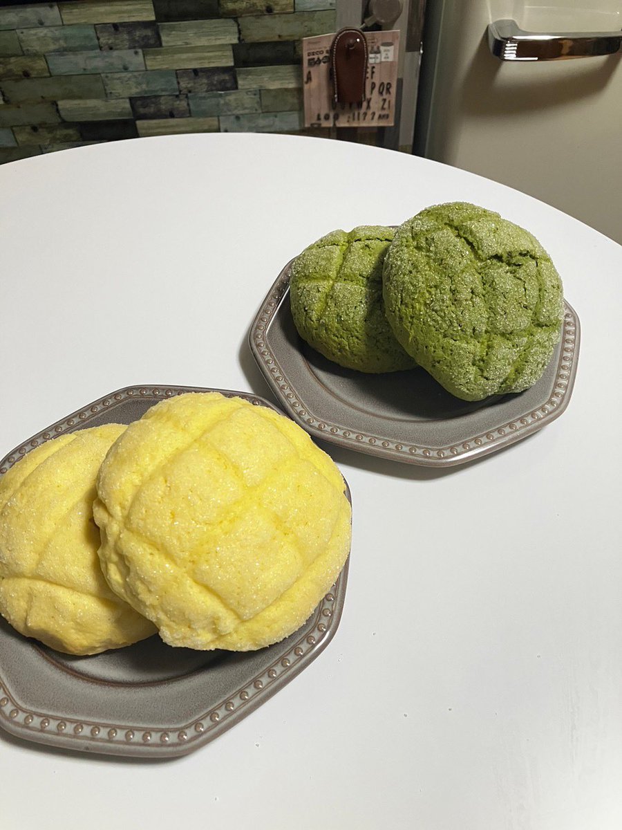 debukatu0511's tweet photo. 友達と一緒にお菓子作り🫶
メロンパン以外にもマカロンと、チョコのシフォンケーキ作った♪ https://t.co/yk5lAmJ0hJ