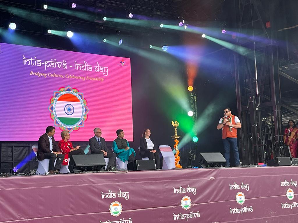 RoutaDigital's tweet photo. Our founder &amp; board member, Krushna Mishra, lights up lamp at India Day 2023 with a heartfelt speech, tracing Routa Digital's incredible journey from inception to present. Proud to celebrate our heritage &amp; friendship together! 🇮🇳 🇫🇮

@intia_paiva @IndEmbFinEst 
#RDatIndiaDay2023 https://t.co/uZP4rr701P