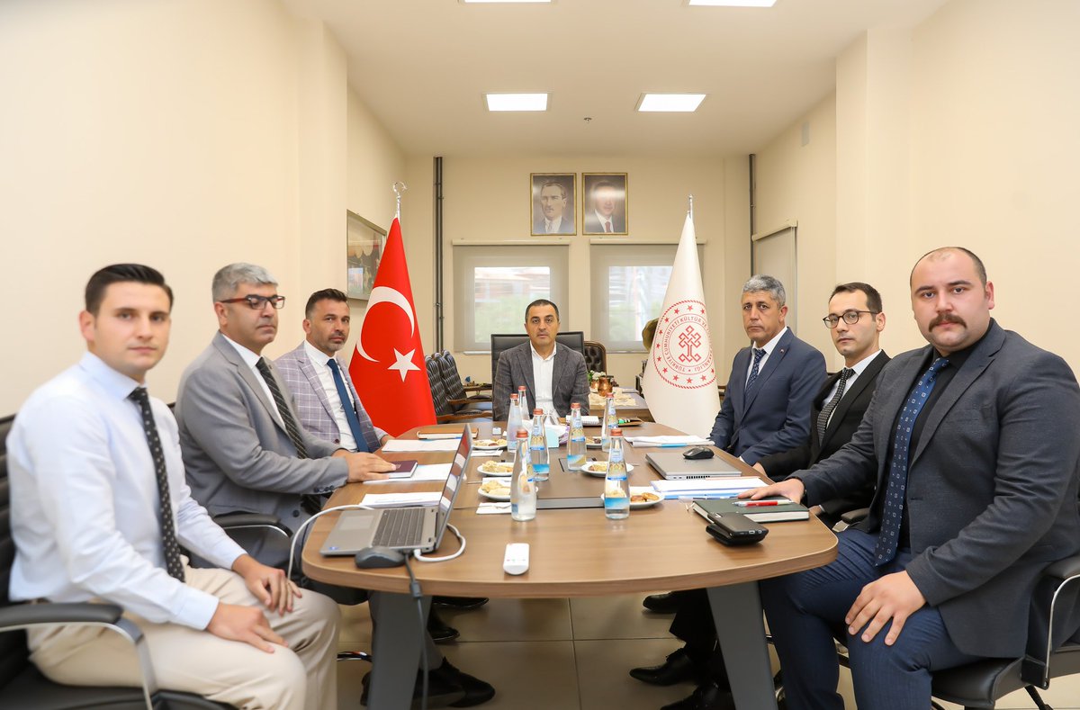 T.C. Burdur Valiliği (@burdurvalilik) on Twitter photo Valimiz Sayın <a href="/valiturkeroksuz/">Dr. Türker Öksüz</a>, İl Kültür ve Turizm Müdürlüğünü ziyaret ederek İlimizde yürütülen Kültür ve Turizm alanındaki hizmetlerle ilgili kapsamlı brifing aldı. Valimiz Sayın <a href="/valiturkeroksuz/">Dr. Türker Öksüz</a>, İl Kültür ve Turizm Müdürlüğünü ziyaret ederek İlimizde yürütülen Kültür ve Turizm alanındaki hizmetlerle ilgili kapsamlı brifing aldı.