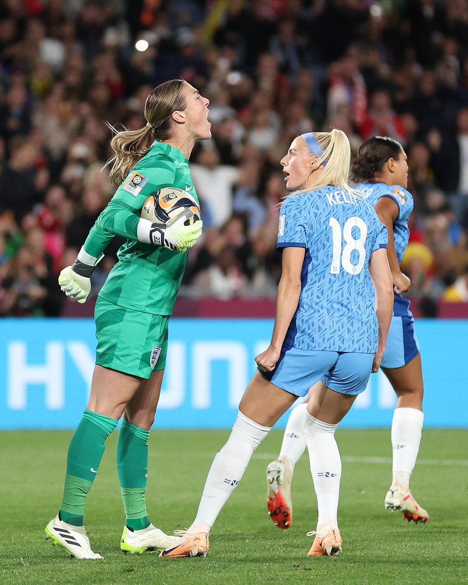 A huge Mary Earps save from the spot to deny Spain a second.

We need to push on now. COME ON, #LIONESSES! 💪