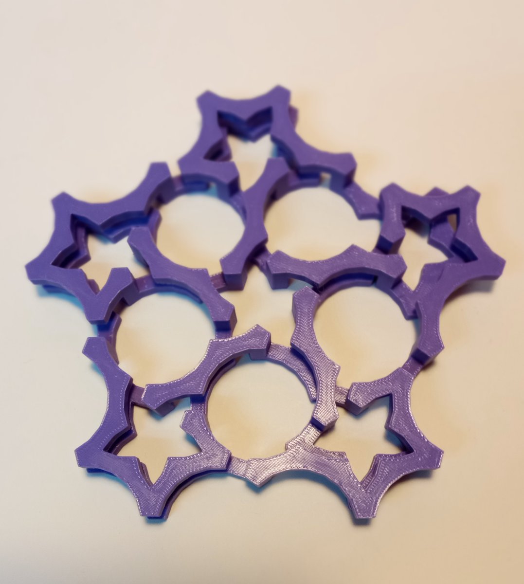 AlbertPCarpent1's tweet photo. 3D Printed pentacyclic link. #mathart #3dprinting #3dprintingmath #3dprintingmathart #3dpritingart https://t.co/1zsIqXh5yq