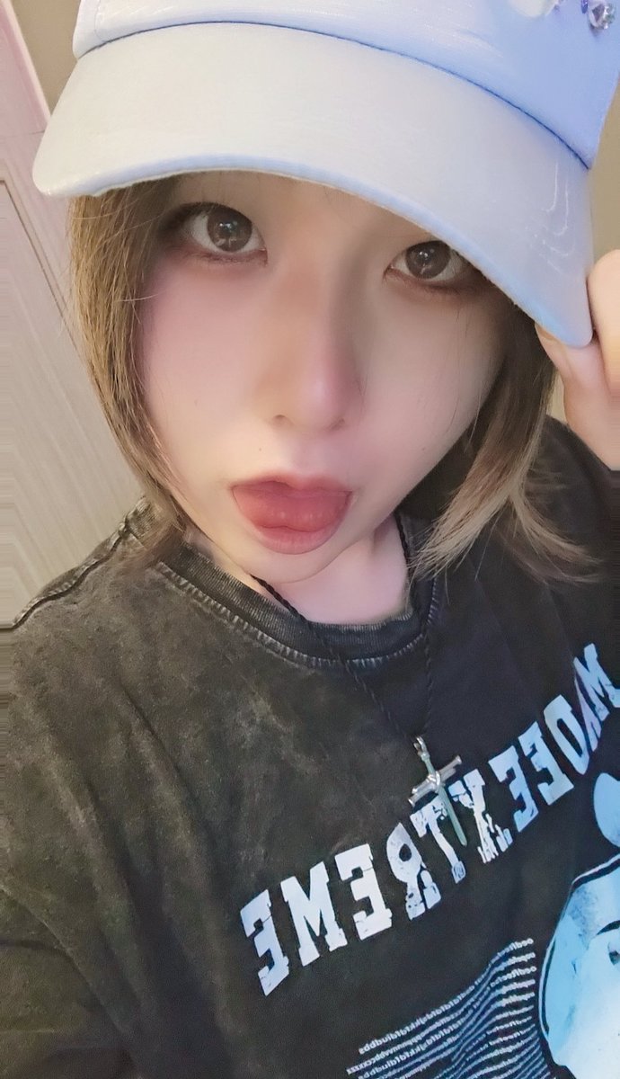 omgdive's tweet photo. 到地方了。广州还是很热啊 https://t.co/t3GSIl9U5q
