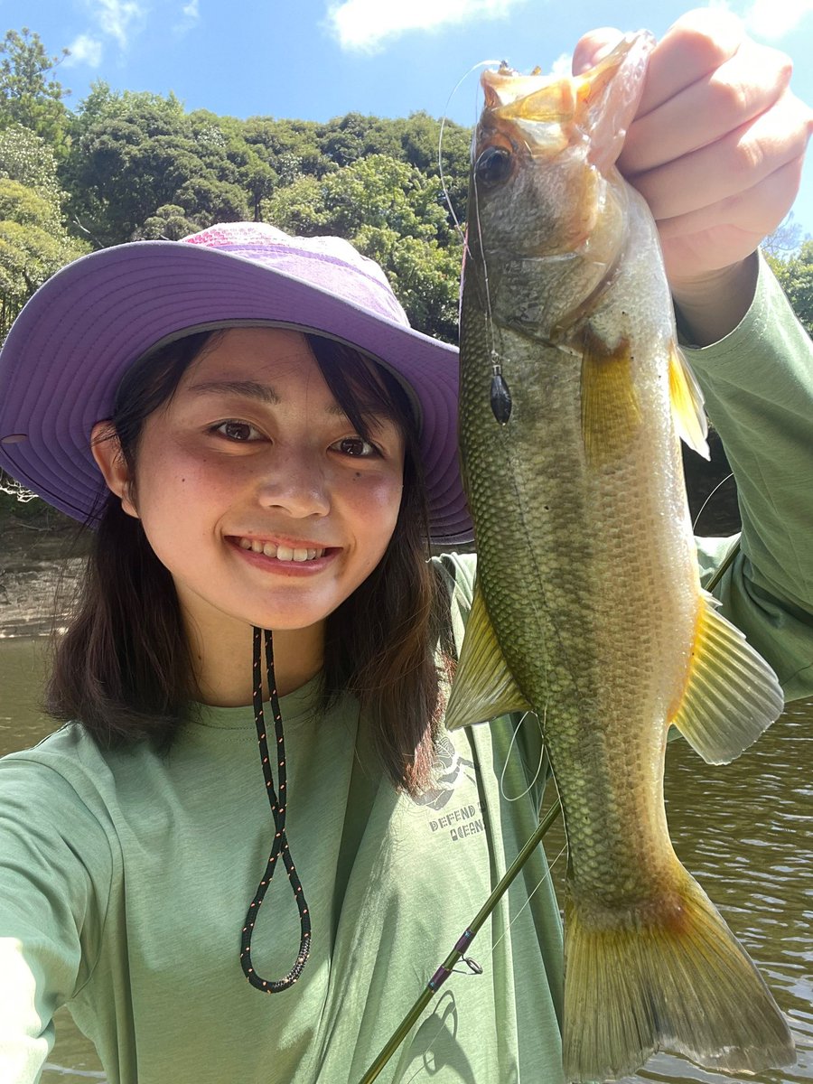 rinanarazaki's tweet photo. 昼過ぎまで三島湖へ👊
⁡
タイミングをカチッと合わせて　
船内10本超え👍
⁡
久しぶりの癒し時間を満喫したよ🐧🐧

#釣りガール　#三島湖 https://t.co/kMeMAsl5wm