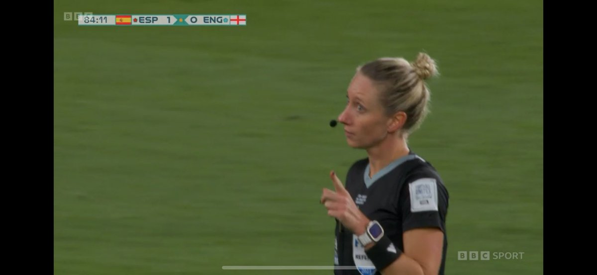 This ref must be a teacher. 

She’s got the stare down.