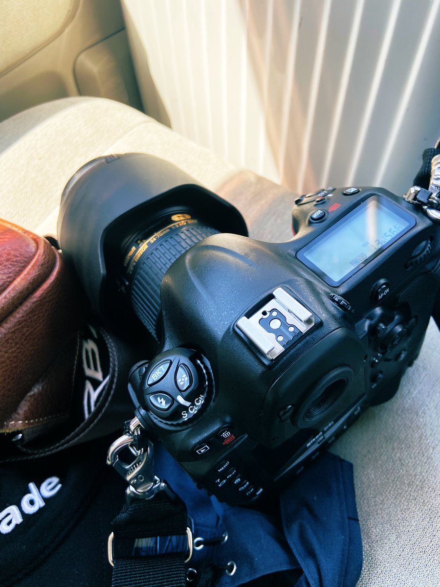 harada_shu_'s tweet photo. 今日は父と島内を撮影して回りました🚗³₃

今回、写真集を作るとしたらね、全ての写真を両親に撮ってもらいたいんだ。
きっととってもナチュラルなはず🪞✨️

先程事務所からもOKが出たので、これからどんどんお話を前向きに進めていきたいと思います✨️四季全部撮りたい！
お楽しみに📸💓

#小豆島 https://t.co/R8OqBs85Nc