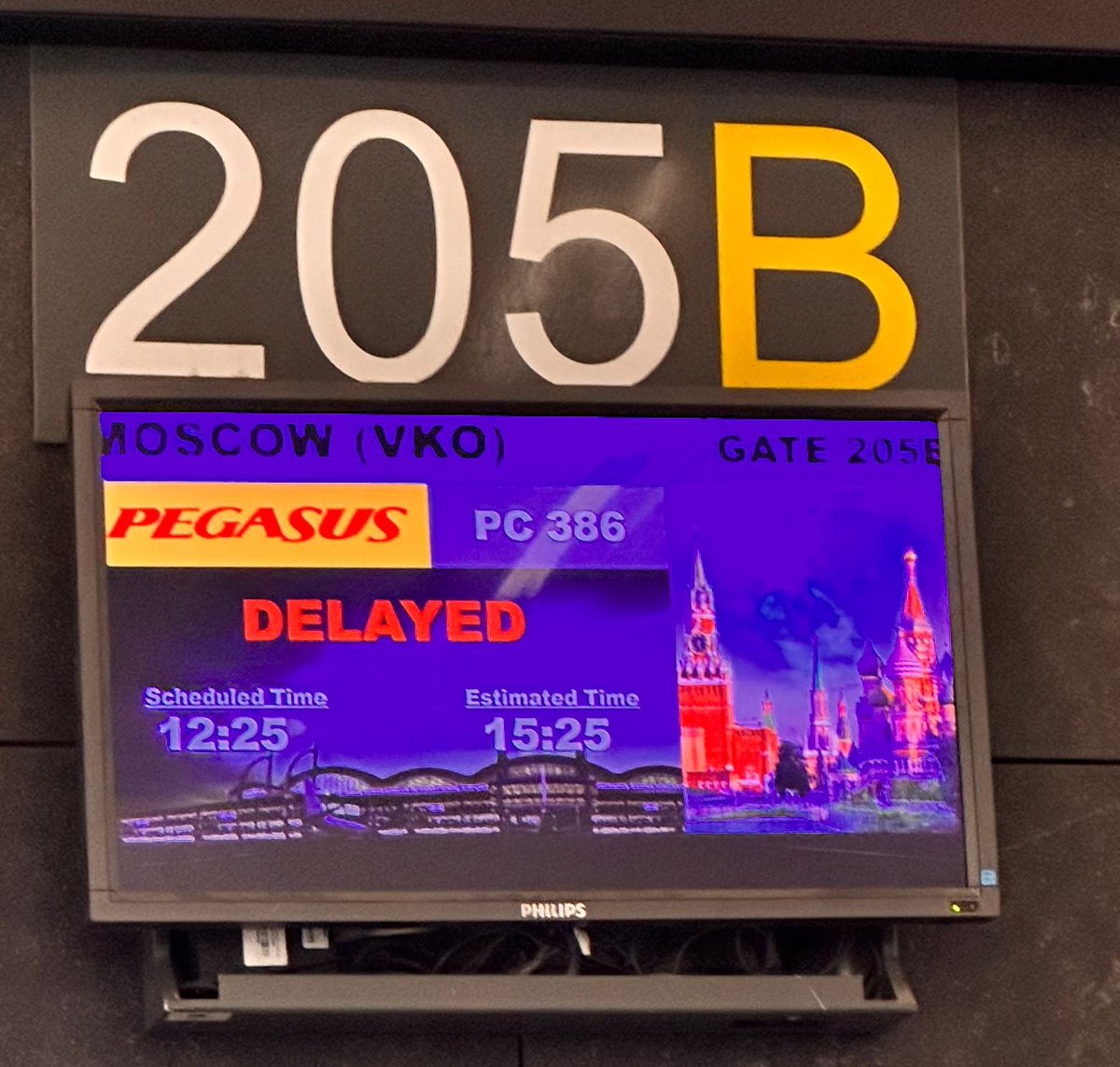 Hani seninki zamanında kalkıyordu Ali Sabancı? Moskova uçağı 3 saat rötar.. <a href="/ucurbenipegasus/">Pegasus Hava Yolları</a> <a href="/alisabanci/">Ali Sabancı</a>