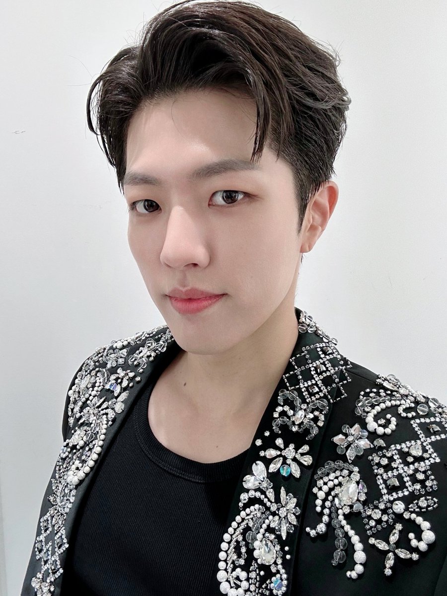 LSY_official_'s tweet photo. ◾ 2023 INFINITE CONCERT <COMEBACK AGAIN>

반짝이는 금빛 물결💛
행복하게 새겨질 날 들이었기를 바래요🥰
고마워요🫶

#이성열 #LEESUNGYEOL
#매니지먼트이상
#management2sang https://t.co/PCXwmey5Hr