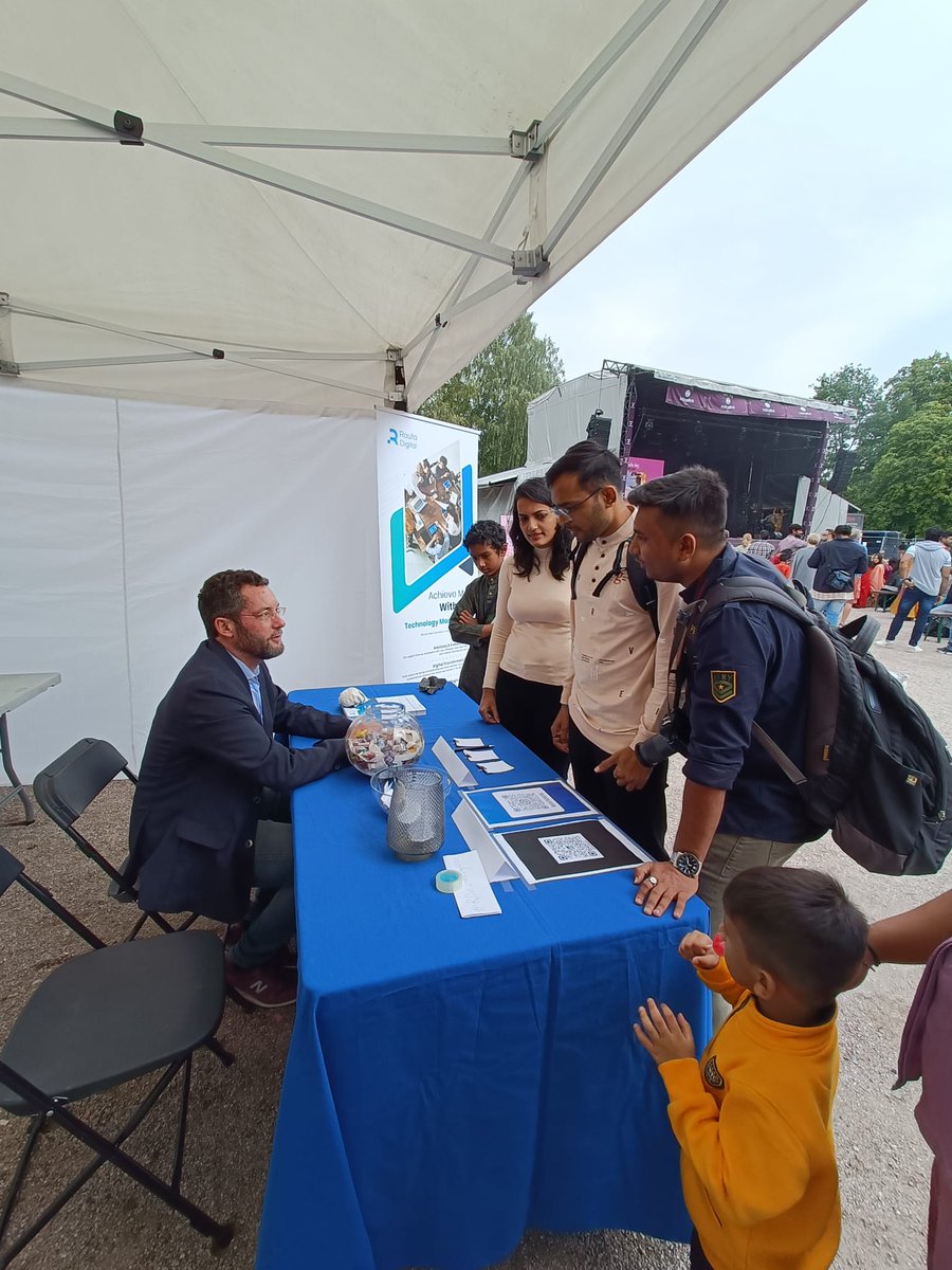 RoutaDigital's tweet photo. Featuring the host of the game- our group CEO, Edwin Bennik! Keeping the excitement alive at our stall with the engaging game session!

Join in for a chance to win fantastic prizes. Don't miss out on the fun! @intia_paiva
 
#RDatIndiaDay2023 #routadigital #game #fun #weekendfun https://t.co/uHRTfcEgUa