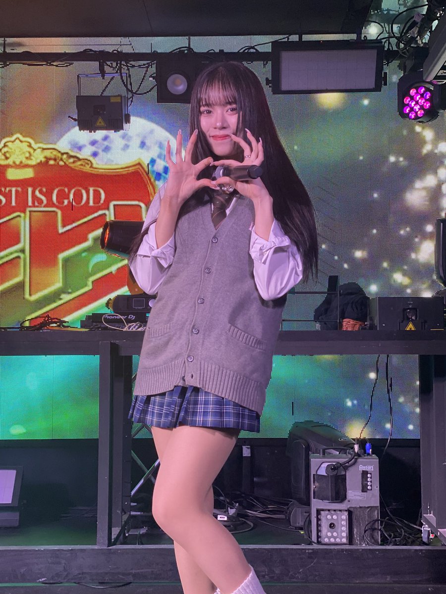 Yuu_Ki3_'s tweet photo. 今日は、渋谷Club Camerotで
Full Tuneの制服verライブがあったよ✨メンバーの制服姿、女神すぎる(((o(*゚▽゚*)o)))♡
物販では、メンバーの囲み写メ撮るべくファンの中でランチェキFEVERが
発生‼️私は、6回目でようやくGETしました✨
みんなで今日も乾杯🍻してね❣️
金土日おつかれさま‼️
#FullTune https://t.co/78PRzy03hB