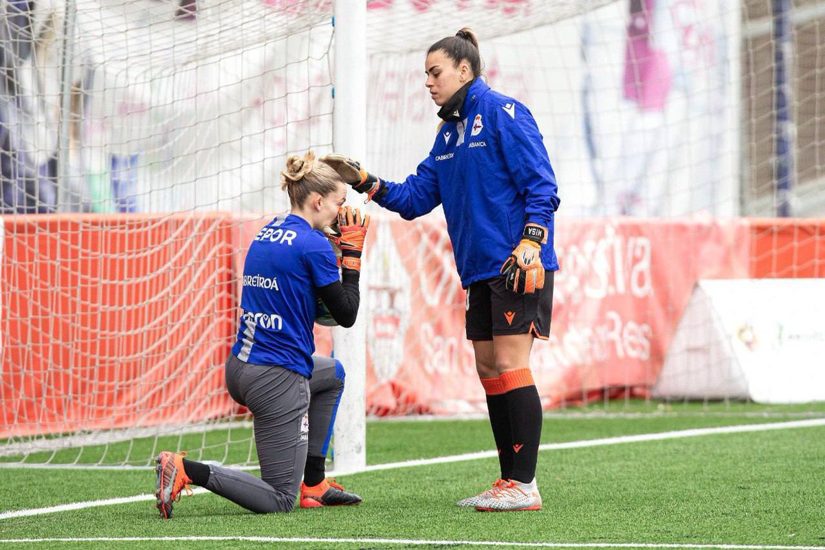 RCDeportivo's tweet photo. 🏆 Parabéns, campioas! 🙌🏻🙌🏻🙌🏻 
Hoxe Tere Abelleira, Misa e Athenea veñen de facer historia coa @SEFutbolFem e desde o RC Deportivo non podemos ter máis orgullo. Estamos felices por vós! Sempre seredes d #ASNOSAS 💙 
Parabéns a todo un equipazo que xa é lenda. https://t.co/kuNU3DlwWa