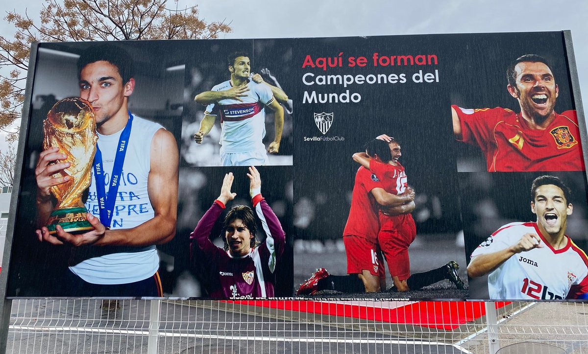 14eduSanina's tweet photo. Oye, @SevillaFC, que digo yo que esta semana hay trabajo en la Ciudad Deportiva, ¿no?

¡EL LUGAR DONDE SE FORMAN CAMPEONES DEL MUNDO!🇪🇦⭐⚽ https://t.co/cB5mOzwK03