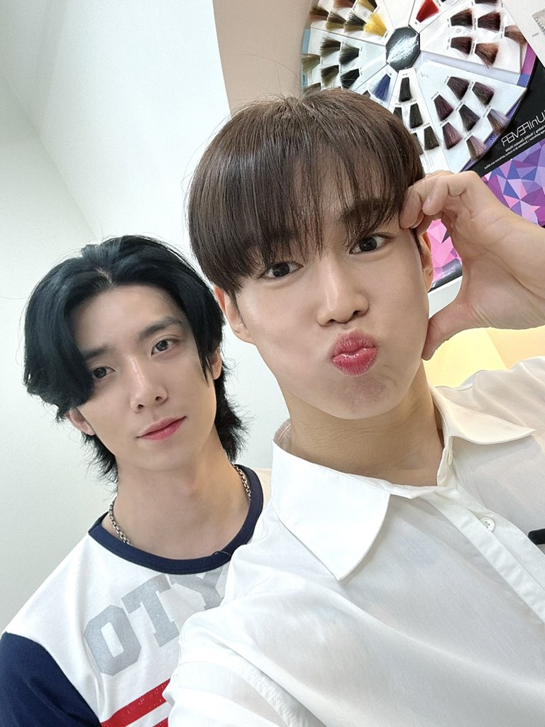 SF9_FANCLUB's tweet photo. [📸] SF9 DAWON &amp; HWIYOUNG - 퍼스널컬러 (Personal Color)

#SF9 #에스에프나인 #다원 #휘영 https://t.co/X7lvWFiPVt