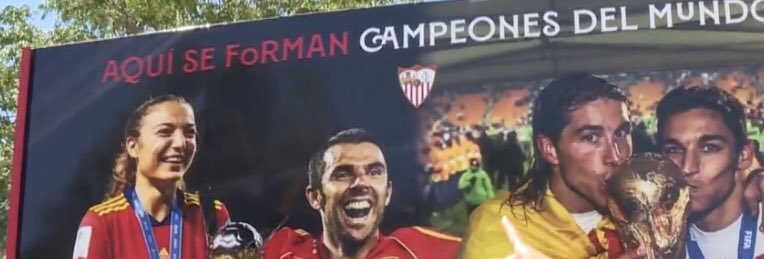 RarrochaR's tweet photo. 👏🏼🔴🌏Olga Carmona se une al selecto grupo de campeones del mundo criados en la cantera sevillista 🌏🔴👏🏼🔈Aquí se forman campeones del mundo #SevillaFC https://t.co/zM3k32arEN