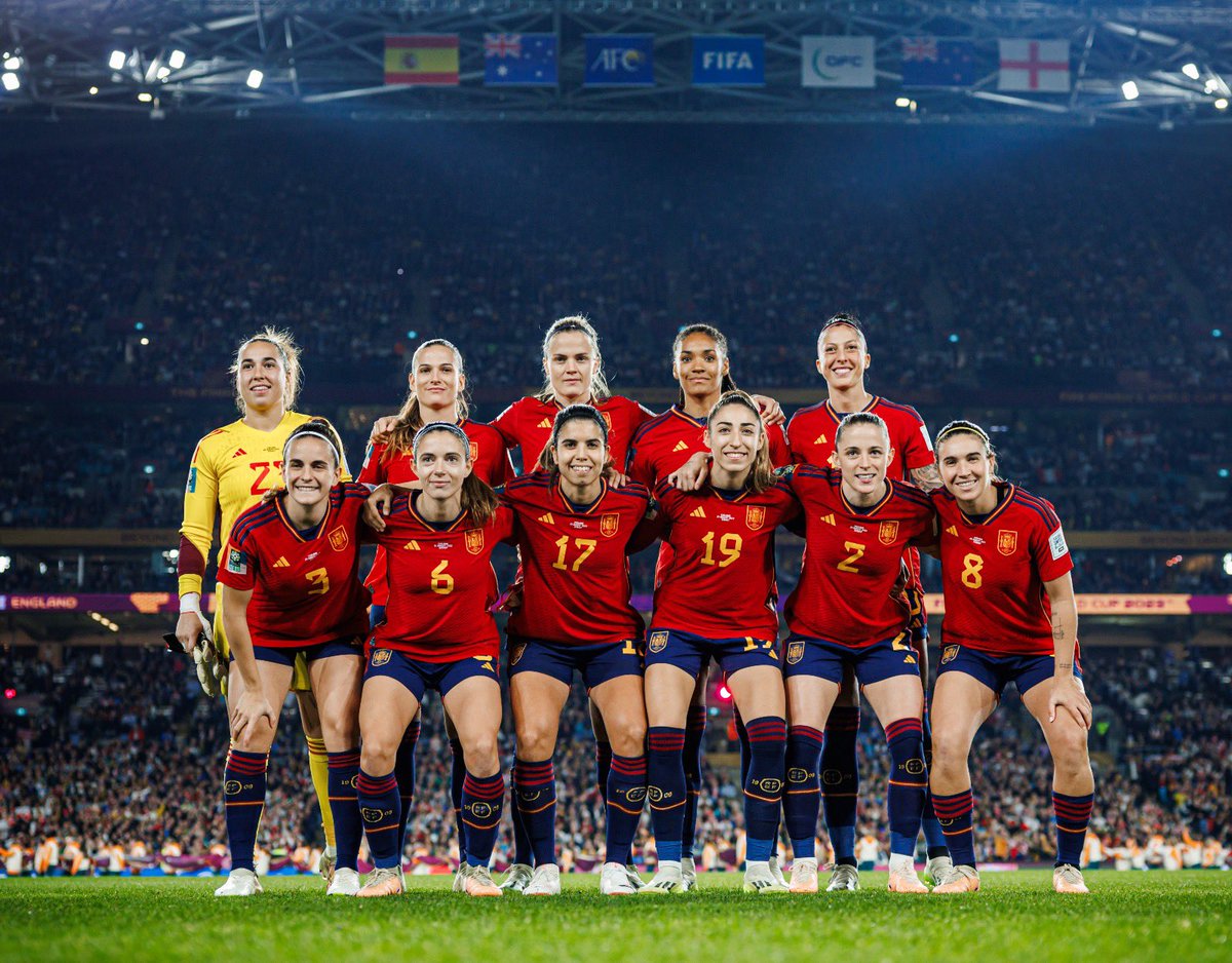 ¡¡Enhorabuena, campeonas!! ❤️🙌🏼 

Lo que habéis conseguido hoy en #FIFAWWC es HISTÓRICO. Gracias por vuestro esfuerzo, vuestro trabajo, vuestro talento. Sois referentes y un enorme orgullo para nuestro país.