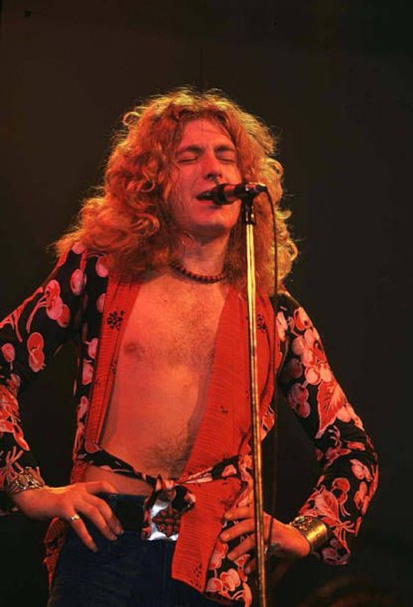 Happy 75 birthday to Robert Plant, born on this day in 1948! 🎉🎸 What's your favorite Led Zeppelin song? #RobertPlant #ledzeppelin