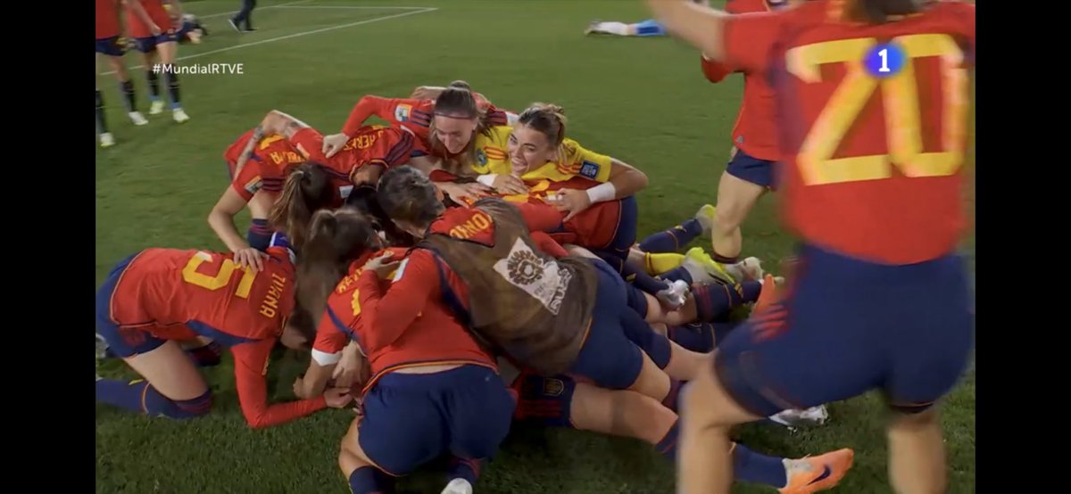 Rita_Maestre's tweet photo. Habéis hecho algo increíble. Esto es historia. Gracias #CAMPEONASDELMUNDO ♥️ https://t.co/DGWMLXnYBp