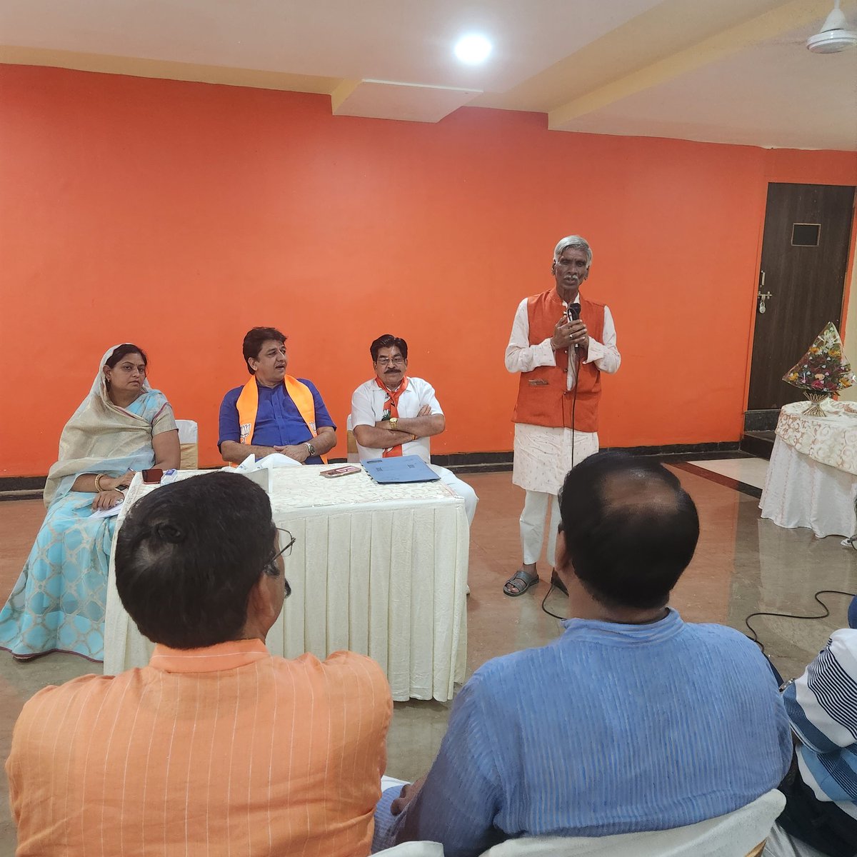 MLASandipDesai's tweet photo. विधायक प्रवास कार्यक्रम के अंतर्गत आज मध्यप्रदेश के इंदौर विधानसभा क्षेत्र क्रमांक 5 में वरिष्ठ कार्यकर्ताओ से वन टू वन चर्चा की इस अवसर पर विधानसभा 5 के सभी वरिष्ठजन उपस्थित रहे। https://t.co/eucKygC52q