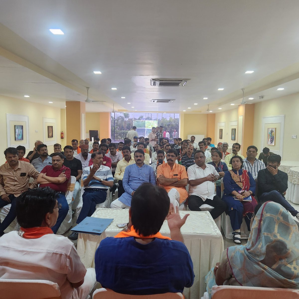 MLASandipDesai's tweet photo. विधायक प्रवास कार्यक्रम के अंतर्गत आज मध्यप्रदेश के इंदौर विधानसभा क्षेत्र क्रमांक 5 में वरिष्ठ कार्यकर्ताओ से वन टू वन चर्चा की इस अवसर पर विधानसभा 5 के सभी वरिष्ठजन उपस्थित रहे। https://t.co/eucKygC52q