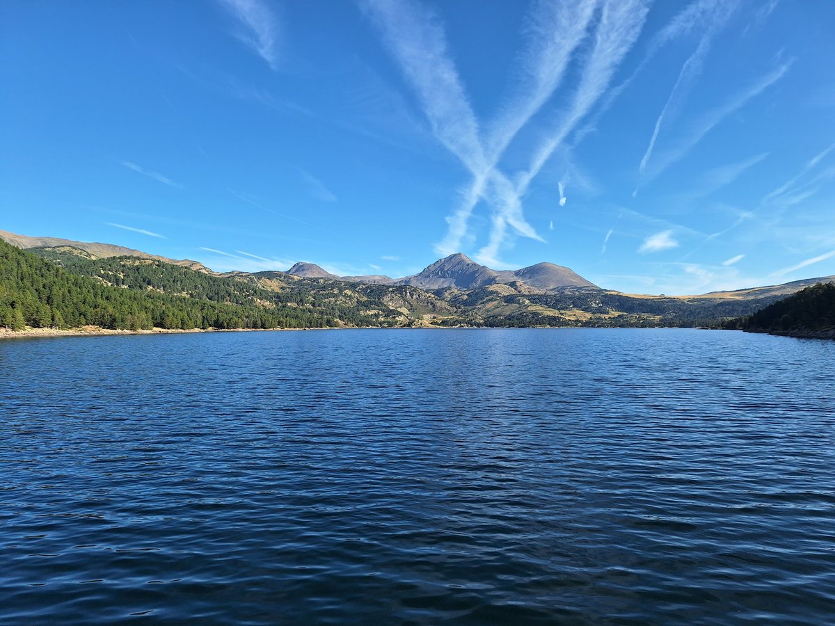 WhyNicolasWhy's tweet photo. Et même chose aux lacs du Carlit ! https://t.co/hS2NjZeIQD