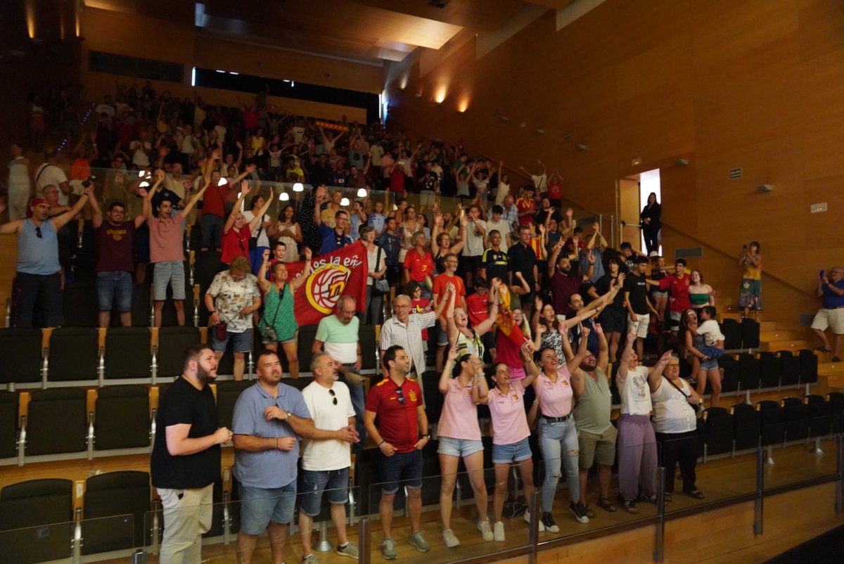 SagredoMarco's tweet photo. ¡ESPAÑA ES CAMPEONA DEL MUNDO! 

Enhorabuena @SEFutbolFem 🇪🇸🤩 
¡Habéis hecho historia! 

Gracias por este Mundial 🏆 
La 🌟 ya es nuestra 👏🏻

#VamosEspaña https://t.co/hueDlYLjvw