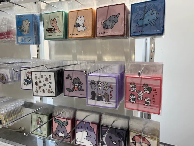明日から開催のぱんだにあPOP UP SHOPに少しお邪魔しました。可愛く置いてくださっていて嬉しかったです。
緊張でサインはヘロヘロになりました…🐱 
