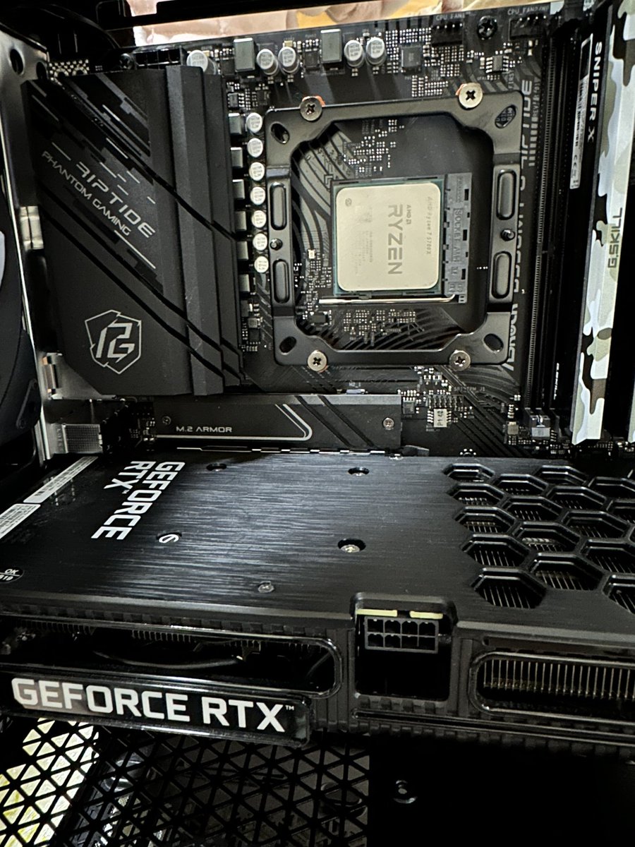 danna_haaaan's tweet photo. 出来た出来た
ウラハイセン?
ナニソレオイシイノ?
#Ryzen7
#Ryzen
#5700X
#B550M
#ASRock
#parit
#RTX3060
#Fractaldesign
#popminiair
#deepcool
#AK400 https://t.co/PNbETwKARB