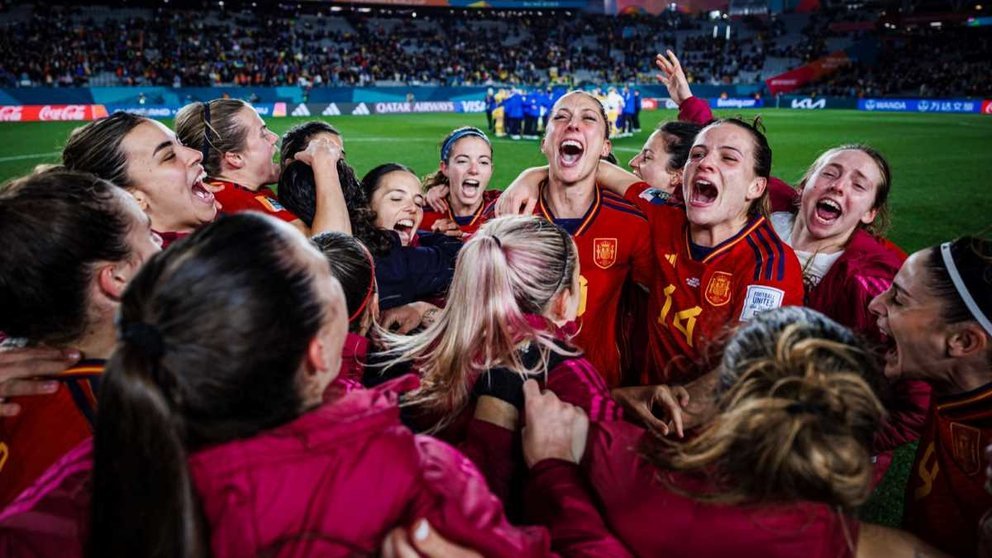 gentedealicante's tweet image. 🏆🏆¡¡Campeonas del Mundo!! 🏆🏆
🎉🇪🇦 #FIFAWWC2023 ♥️💛❤️⚽🏆
#FIFAWWC
#Spain 🇪🇦 #España