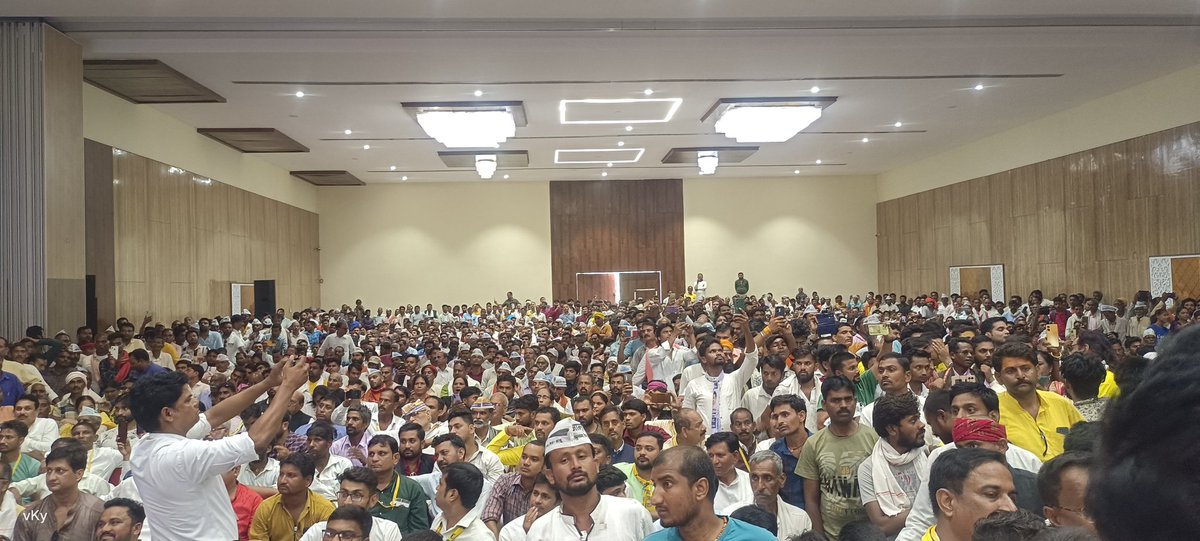 #मध्यप्रदेश के लोगों को  <a href="/ArvindKejriwal/">Arvind Kejriwal</a>  की गारंटियाँ आज मिल गई हैं । 
पूरा देश जानता है की #केजरीवाल जी जो कहते हैं , वो करते हैं....
 
#एकमौका #केजरीवालको