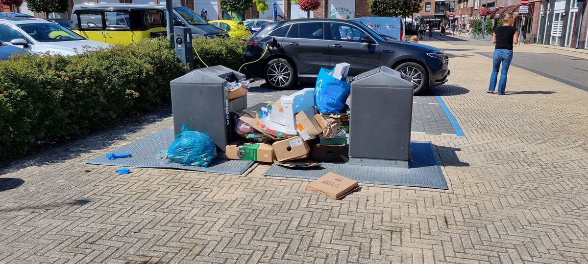 Als mensen afval willen scheiden dan moet de gemeente er wel voor zorgen dat de faciliteiten op orde zijn. #teylingen, #hlt Op deze manier haken mensen af.