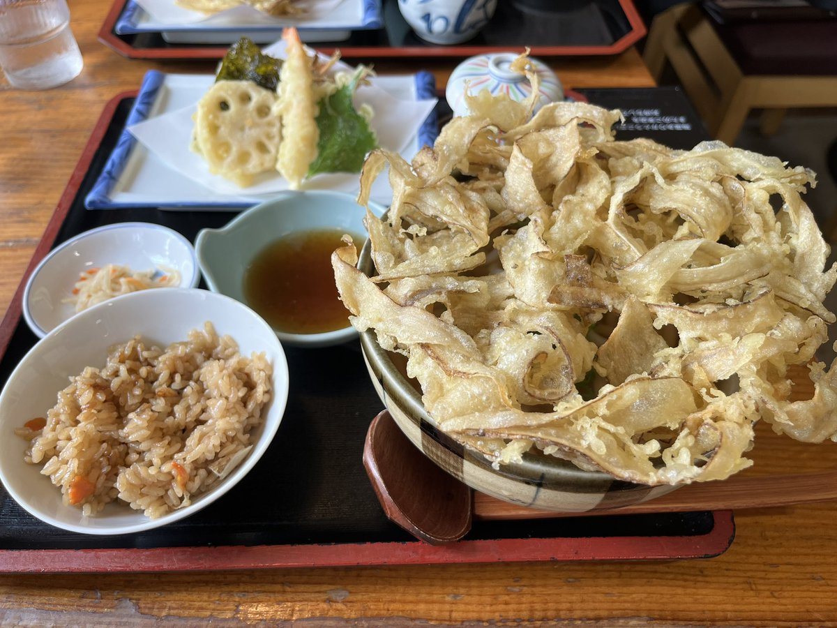 an_maoa's tweet photo. 今日のお昼！
ごぼう天定食！ごぼう天全国展開しないかなー https://t.co/tYa3zLsyww