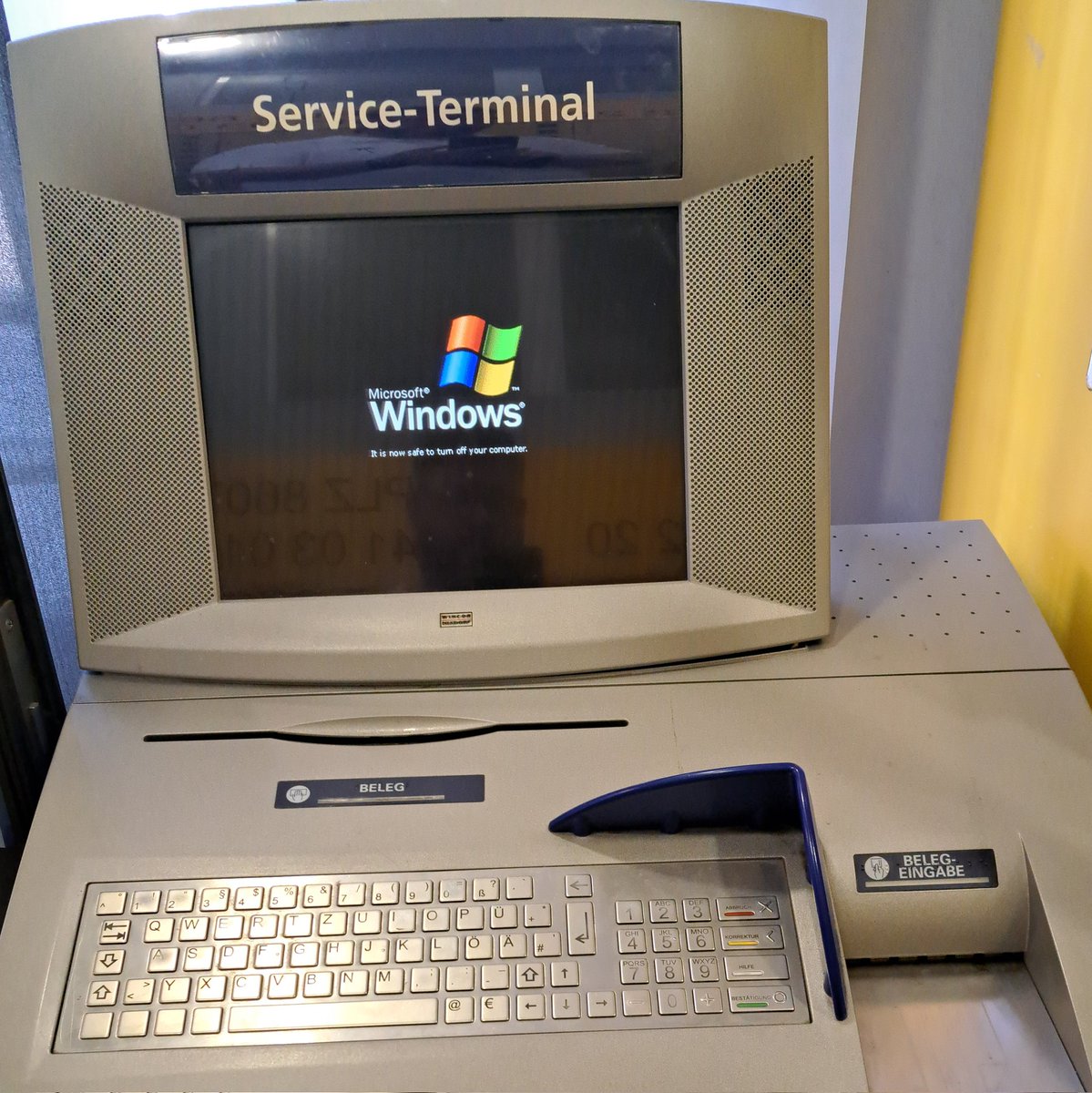 vruehling's tweet photo. Hmm, euer Ernst @postbank? Selbst der erweiterte @WindowsUpdate Support für #WindowsXP ist in diesem Januar ausgelaufen. Der Maistream Support sogar schon 2020! Ein Upgrade wäre im Sinne der #Security wohl angeraten. Was wohl @heisec darüber denkt? https://t.co/G5F6wcSE9G