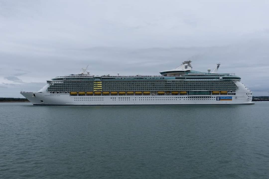 nauticallyspeak's tweet photo. Waving bye bye to @RoyalCaribbean #independenceoftheseas as she departed Southampton on another cruise #onthisday 20th August 2017.
👑⚓🚢📸
#rci #freedomclass #indy #southampton #cruiseshipphotgraphy #cruiseyourhorizons #nauticallyspeaking https://t.co/1CMiModJ6c