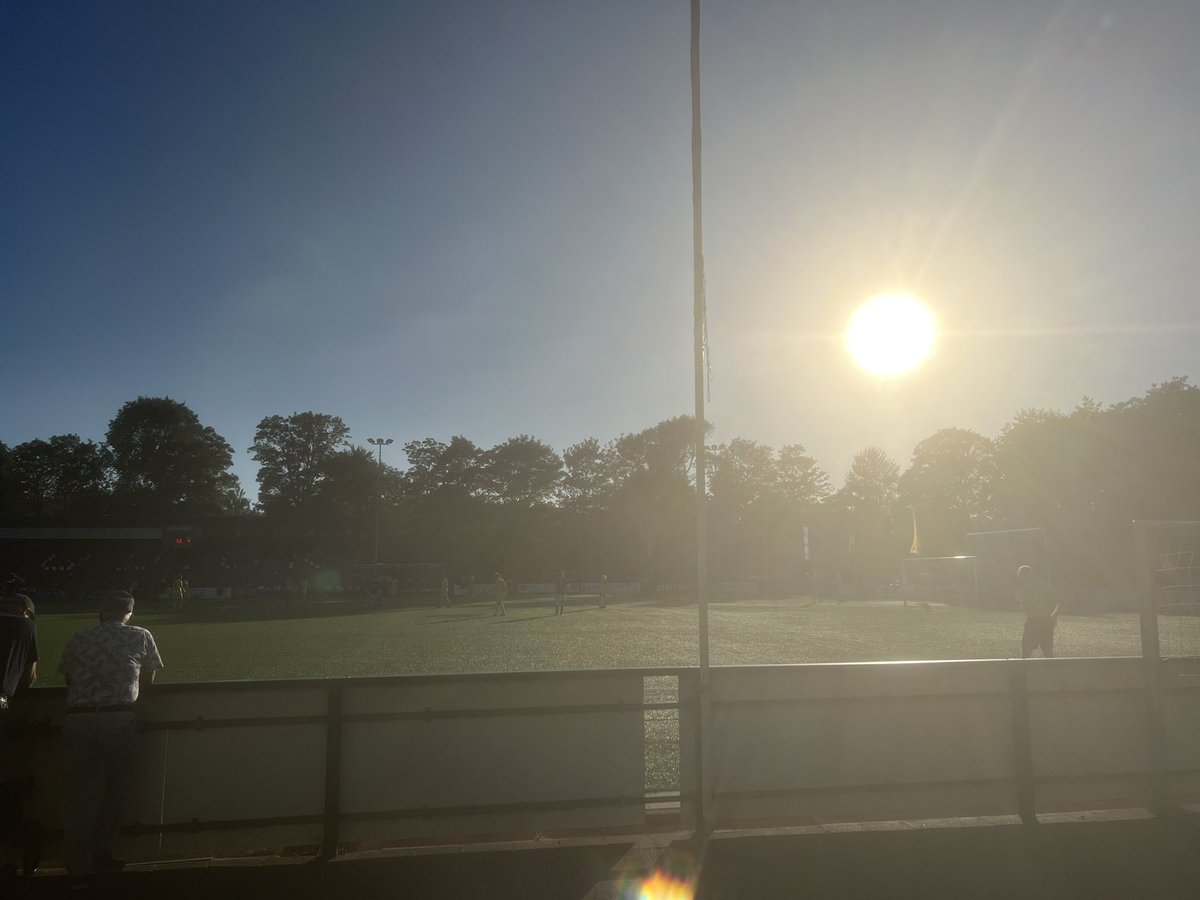 Zaterdag jl gekeken naar <a href="/HVCVQuick/">HV & CV Quick</a> tegen Hoek. Ondanks dikke nederlaag denk ik dat trainer heel veel goede dingen heeft gezien, waar hij wat mee kan. Veel kansen gecreëerd. Aardige aanvallen gezien hoor. Komt goed.