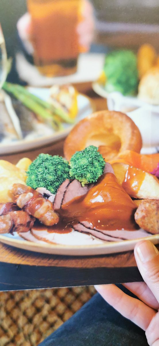 ATaylor339's tweet photo. @EmberInns the worst roast dinner I've ever had. Since when do you have sweetcorn with a roast? It looks nothing like the picture, frozen roast potatoes and crunchy beef, with 2 extra small carrots.. will never have a #emberinns roast again.
#chislehurst #awful https://t.co/IQhbmzltRP