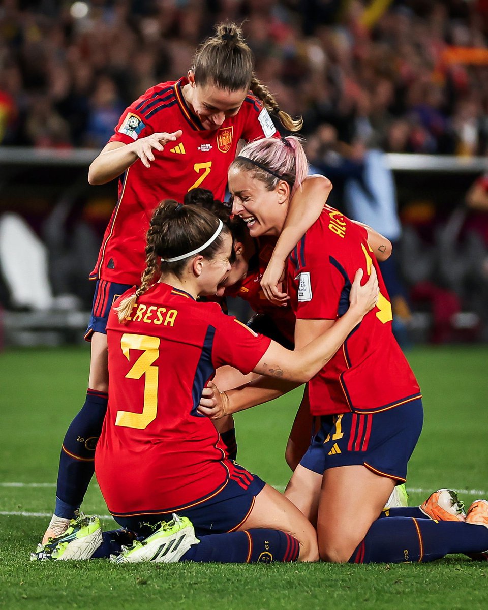 That World Cup-winning feeling! 🥹

Spain are the Champions of the World!

Alexia Putellas couldn't hold back the tears! ❤️

The #FIFAWWC has come to an end, with Spain beating England 1-0 in the final.

#ChapaBet | #WomensWorldCup #FIFAWomensWorldCup