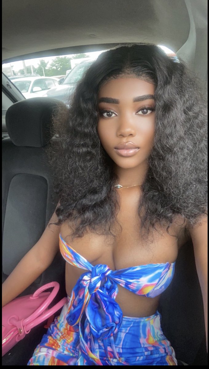 graceguei00's tweet photo. Un peu de moi ici 🌚 https://t.co/2sqXtvkQ7T