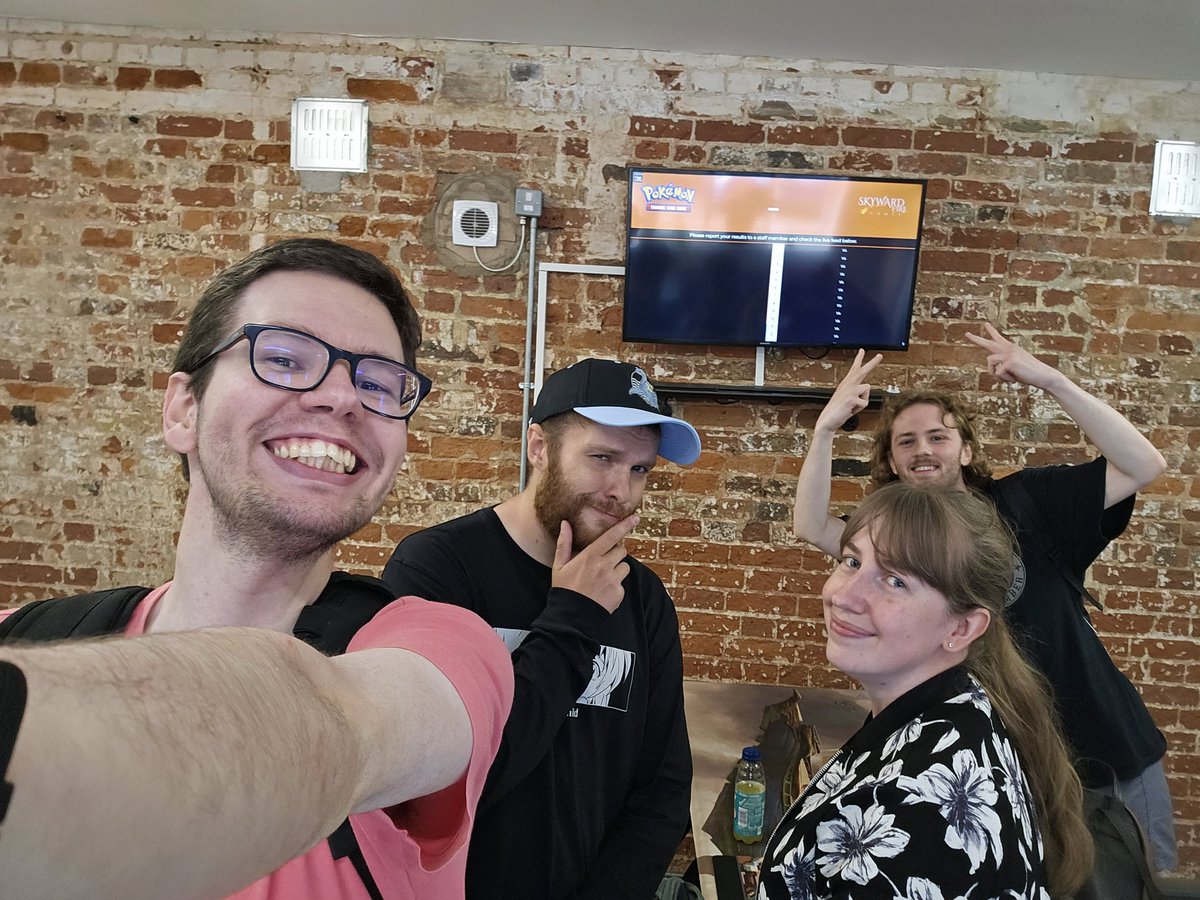 TheOriginOfNerd's tweet image. Top 8 for @skyward_fire League Cup!!! Even if it doesn't go further, I'm joined by loads of cool people! We also got good Red Velvet Gelato 🤤 @BlossBlorrenTCG @RedOne029 @bekkah01 🥰