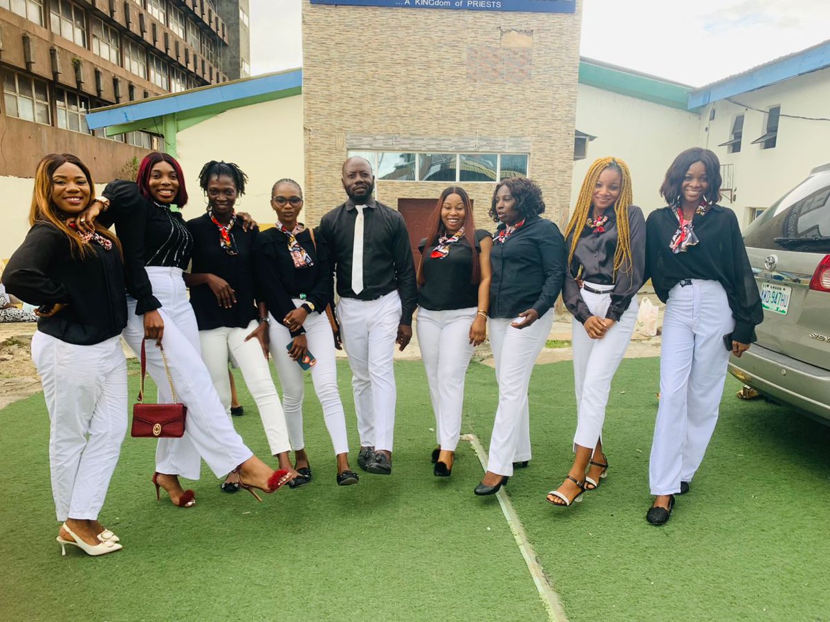 kushcurtis_'s tweet photo. My 2nd family #Powerhost of THE EMPOWERED TRIBE CHURCH IBADAN @empoweribadan #GreenCarpet https://t.co/HKkczChEY6