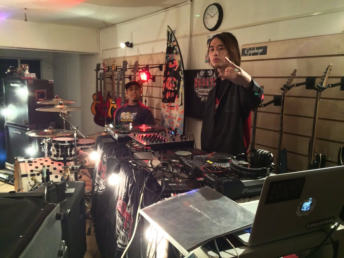 HBK737's tweet photo. #Naratu - Kasi Pecah MV Shoot - 05/8/2015
#DJYang2 #DJYangYang #DJYangΒ² DJ Yang2 https://t.co/QdctX4hJ3b