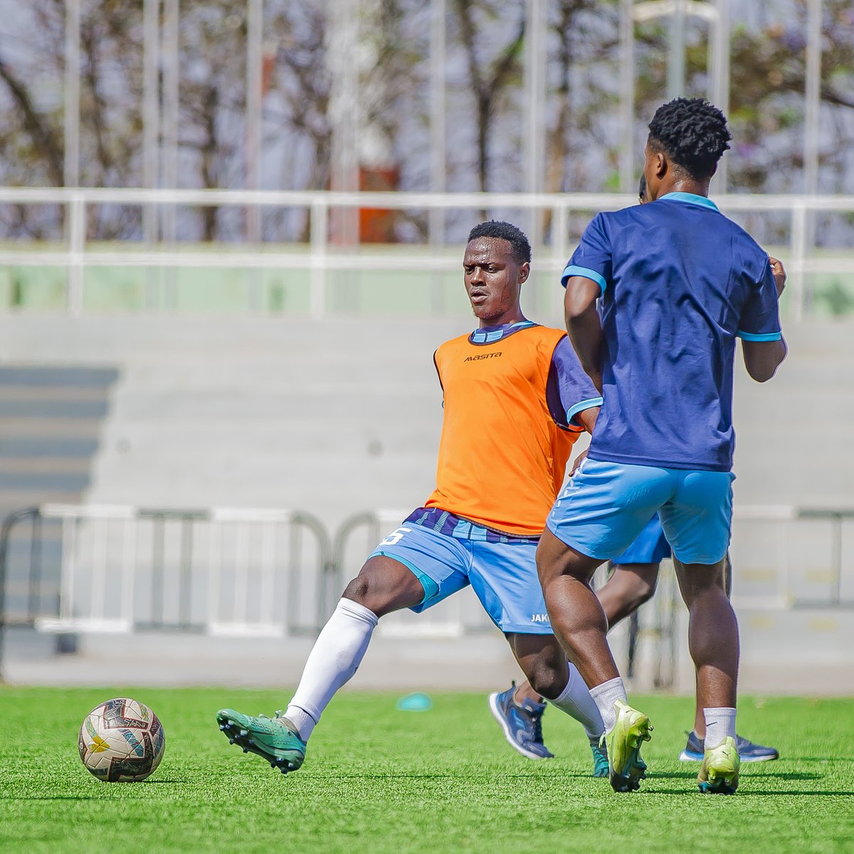 policefcrwanda's tweet photo. Warm Up ✅
Kick in 15 min
#POLSUN
#RPL
#GERAYOAMAHORO https://t.co/NsIHSqlrrV