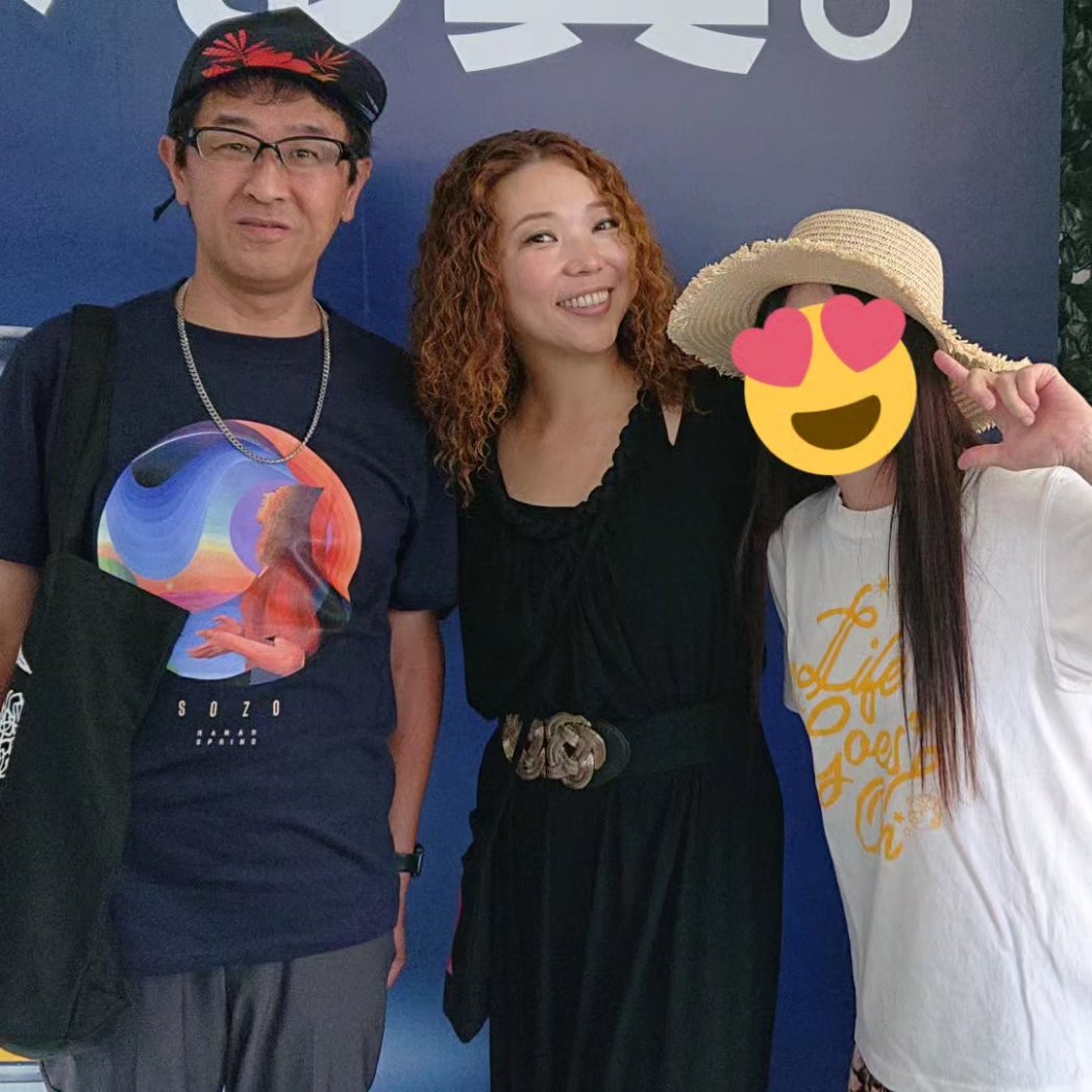 mr_tanakazu's tweet photo. 今夜は、嫁と #nuairfes2023 で、はなちゃん #hanah_spring に久しぶりにお会いしました😍素敵な歌声に癒されました。いつも気さくにお話しして頂きありがとうございます🙇肩組んでスリーショットまで。嬉しいですね😍飛び入り参加の #笠原瑠斗 くんとのコラボも素晴らしかったです。
#東急百貨店さっぽろ屋上
#NUAIRROOFTOPOFSAPPORO