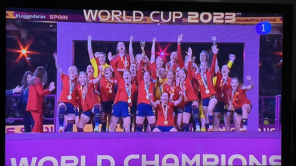 Enhorabuena CAMPEONAS DEL MUNDO !! 🇪🇸 Bravaaaaasssss!! La primera de muchas que están por venir ⭐️