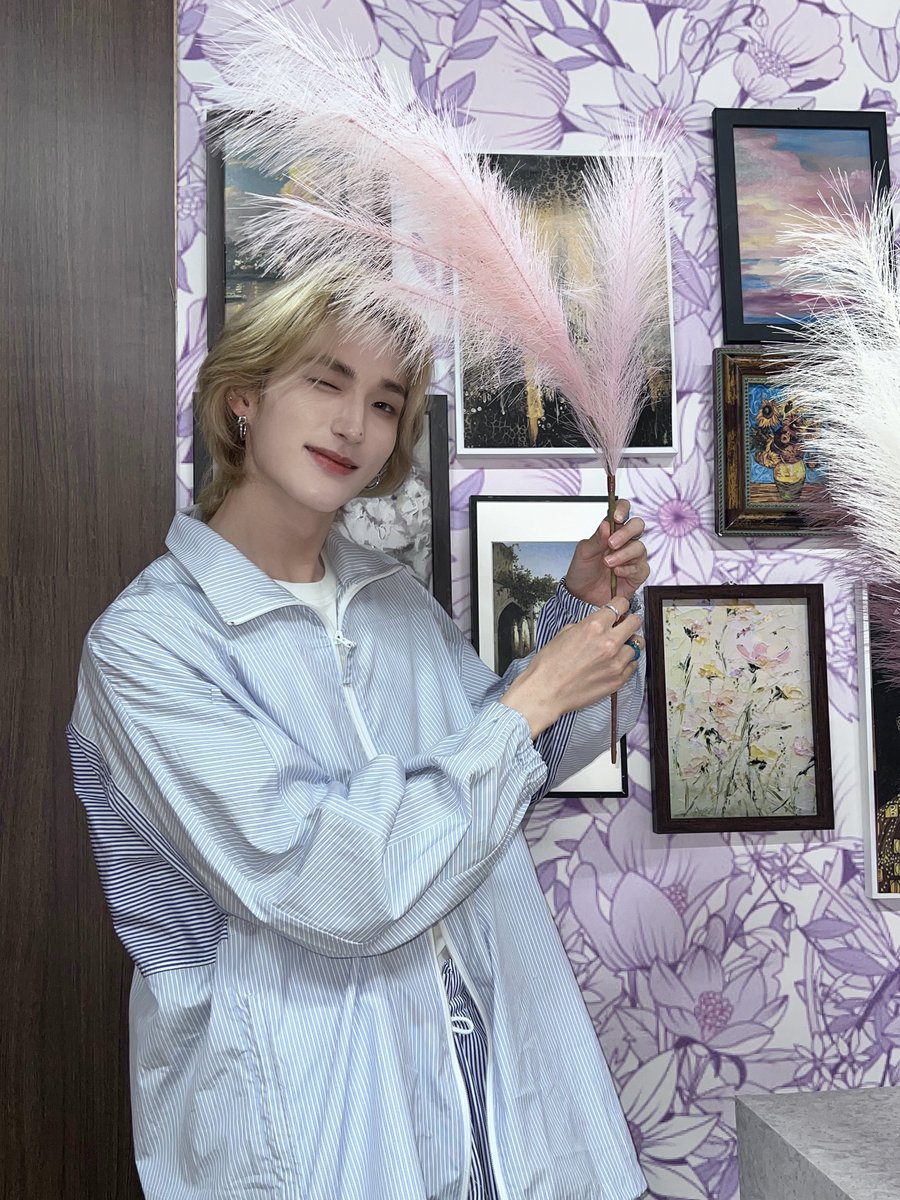 XODIAC_MEMBERS's tweet photo. [#범수] 

예뿌지✌️💜✌️ 

#XODIAC #소디엑 #BEOMSOO #범수 https://t.co/WAkqQd8GeE