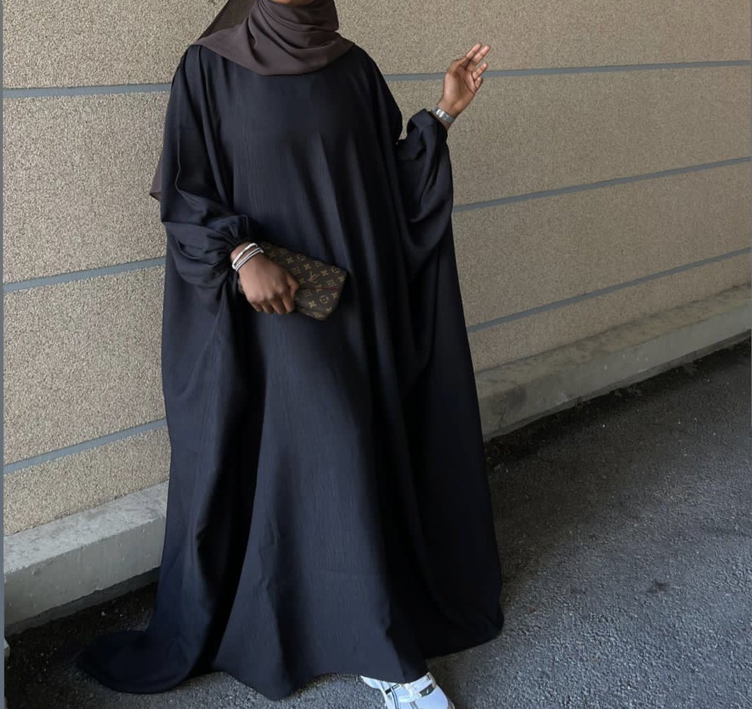 Kiitiida's tweet photo. Notre abaya en lin fait son retour ce soir sur notre site internet in cha allah 😍Avec une nouvelle couleur black ⚫️ https://t.co/CRlbASYttO