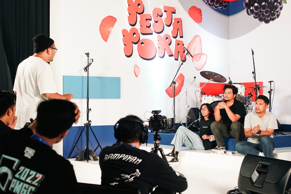 weirdos_ID's tweet photo. Sedikit gambar gambar sewaktu kita berangkat ke jakarta untuk memenuhi audisi soundroom @authenticity_id X @PestaPestapora 
#15from200 https://t.co/Fom7SA9tb8