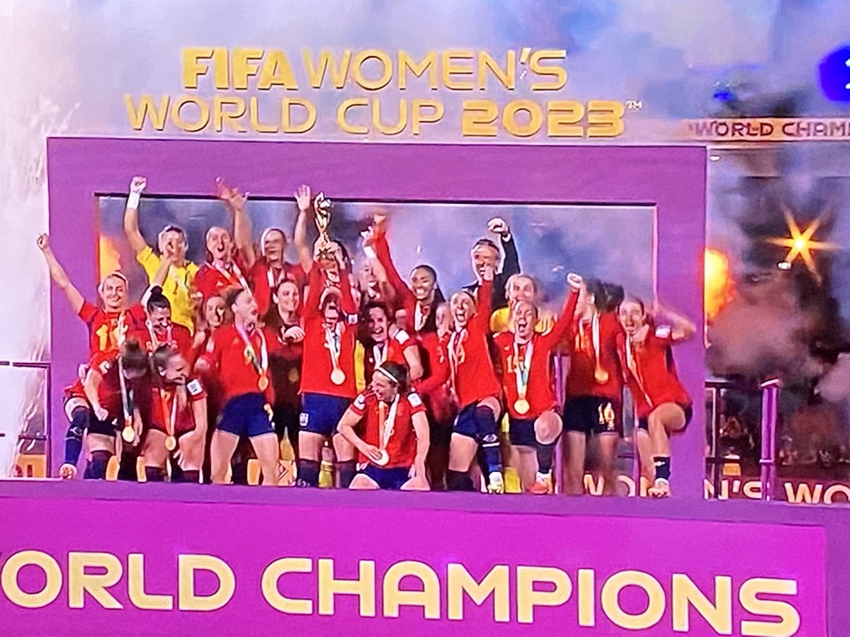 Enhorabuena campeonas! ⁦<a href="/SEFutbolFem/">Selección Española Femenina de Fútbol</a>⁩ orgulloso de vosotras. Sin olvidar y reiterar la felicitación a sub17 y sub20.
